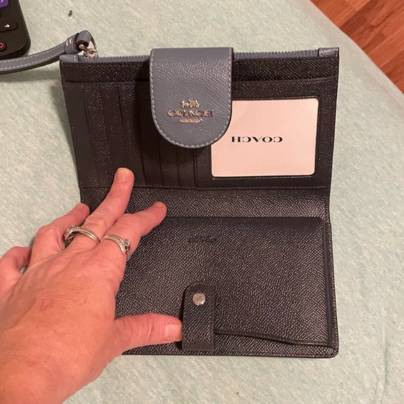 Coach phone wristlet/wallet - Picture 5 of 6